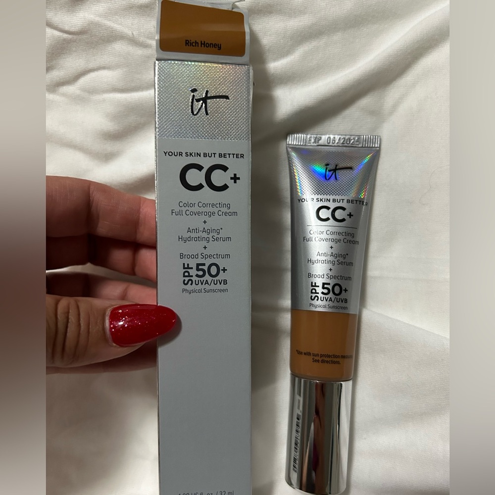 IT Cosmetics CC+ Cream with SPF 50+
Color: Rich Honey
